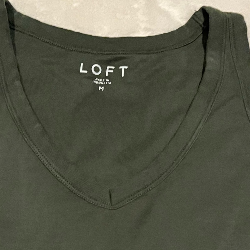 LOFT Cache green sleeve top Slightly used - worn 2x Great Shape - Size M - Picture 3 of 8